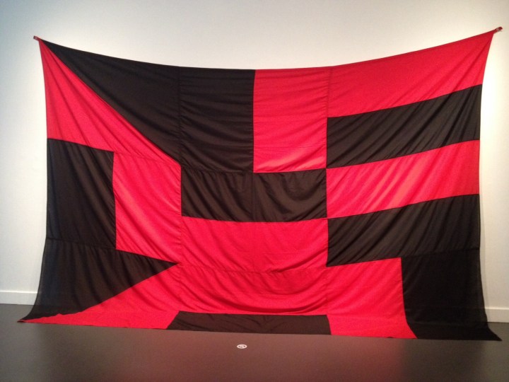 Comisart. "Not All That Moves Is Red (Telón) #1", de Asier Mendizabal